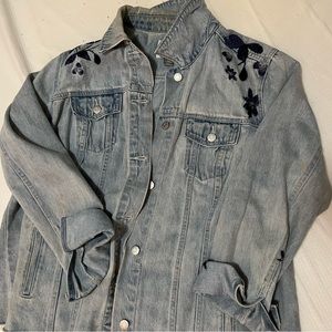 Old Navy Embroidered Denim 1X Jacket Light Wash Navy floral embroidery